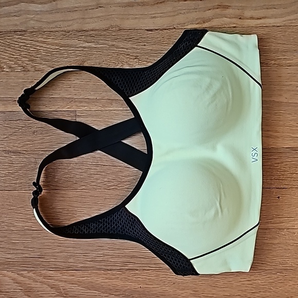 Victoria's Secret Sports Bra - Picture 1 of 2